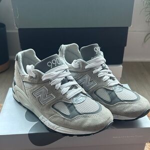 New Balance 990v5 Gray and White Running Shoes